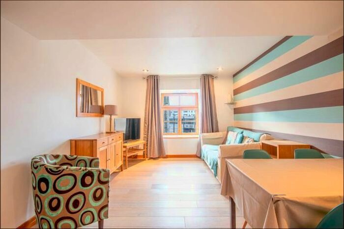 2 Bedroom Flat To Rent In Ocean Apartments, Commercial Street, Edinburgh, EH6