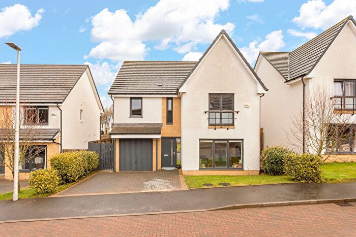 4 Bedroom Detached House For Sale In New Calder Mill Road, Livingston, EH54