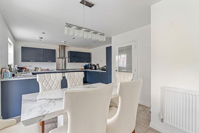 4 Bedroom Detached House For Sale In Highfield Road, Selby, North Yorkshire, YO8