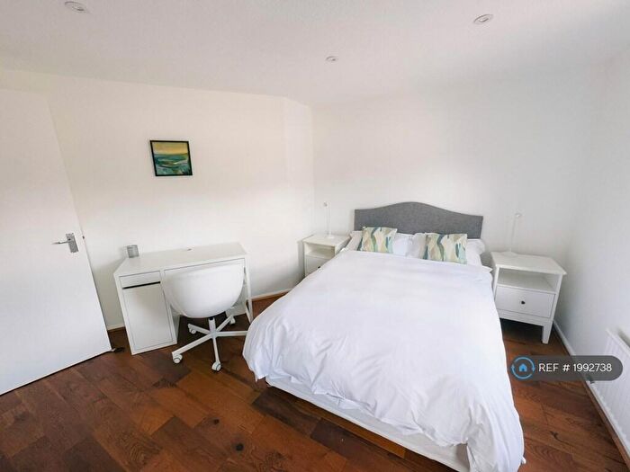 2 Bedroom Flat To Rent In Commercial Road, Exeter, EX2