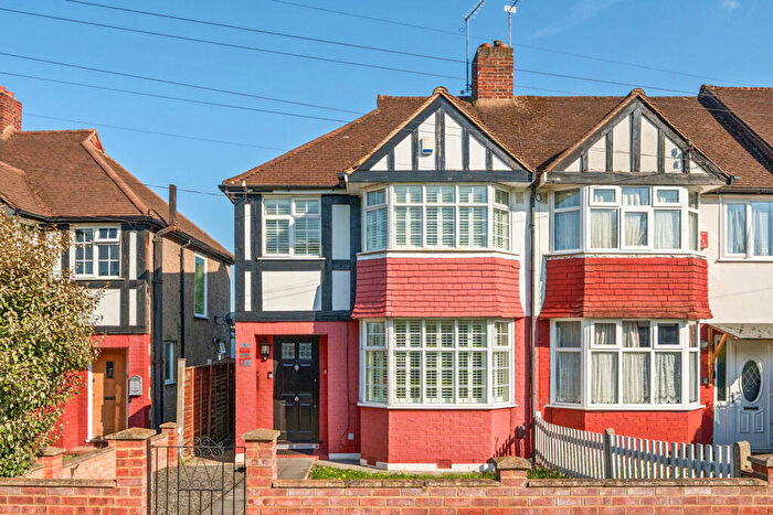 3 Bedroom Semi Detached House For Sale In Jevington Way, London, SE12