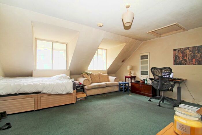 Studio For Sale In Kings Court, Bath Road, West Drayton, UB7