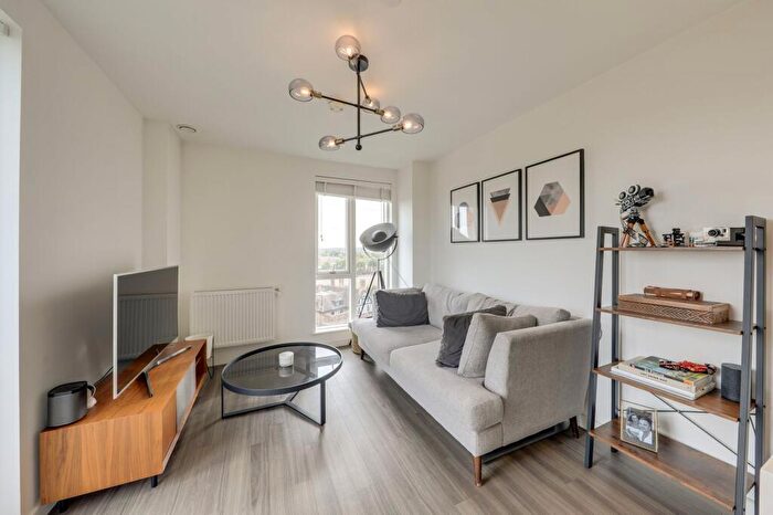 2 Bedroom Flat For Sale In Adenmore Road, Catford, SE6