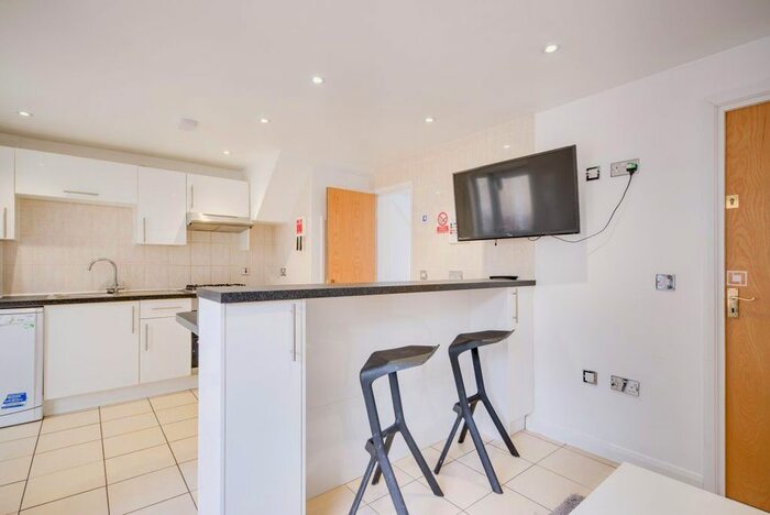 5 Bedroom Property To Rent In Tenterden Drive, Canterbury, CT2