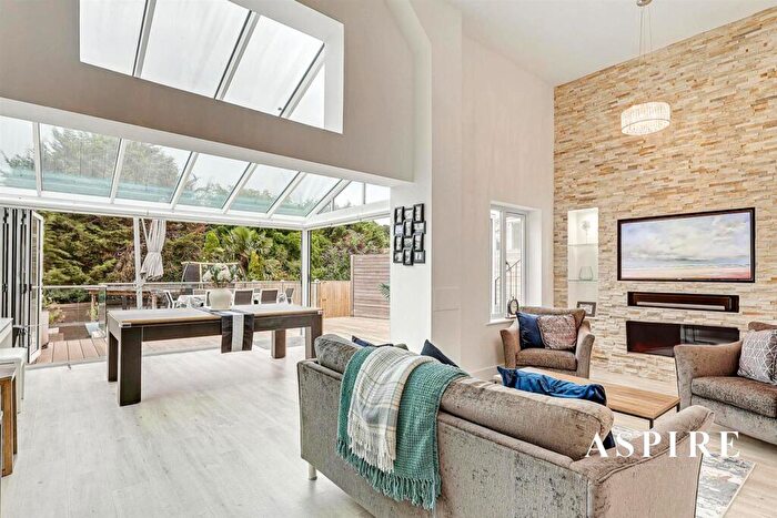 4 Bedroom Semi-Detached House For Sale In Uplands Park Road, Rayleigh, SS6