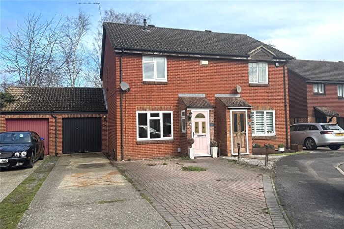 3 Bedroom Semi Detached House For Sale In Yew Tree Close, Farnborough, Hampshire, GU14