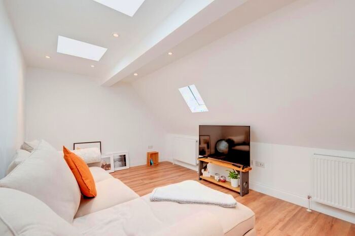 2 Bedroom Flat To Rent In Ossulton Way, East Finchley, N2