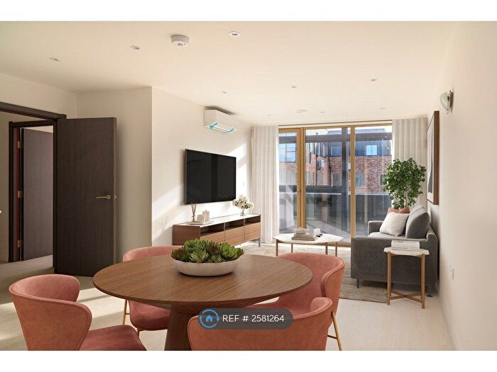 2 Bedroom Flat To Rent In Staines Road, Hounslow, TW4