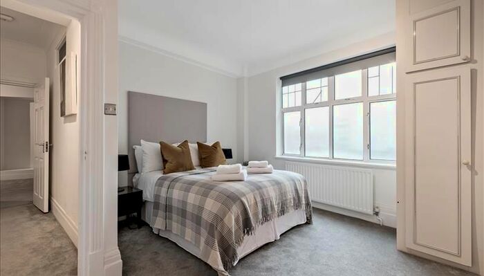 2 Bedroom Property To Rent In Park Road, London, NW8