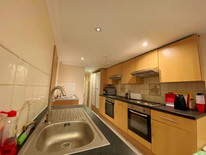 6 Bedroom Terraced House To Rent In Rhymney Street, Cathays, CF24