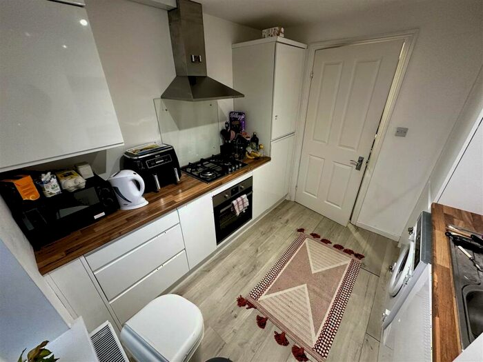 2 Bedroom Apartment To Rent In Aragon Court, Raleigh Street, NG7