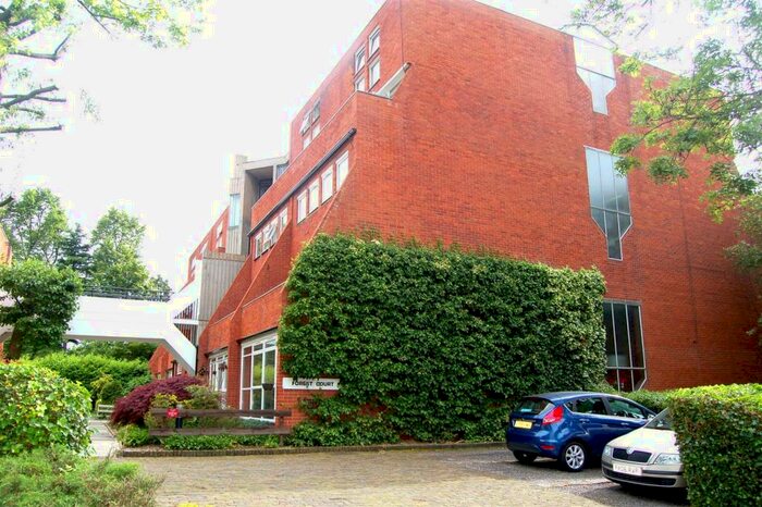 Flat To Rent In Forest Court, Holden Avenue, London, N12
