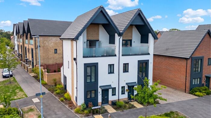 4 Bedroom Semi Detached House For Sale In Dunlop Row, Crowthorne, Bracknell Forest, RG45