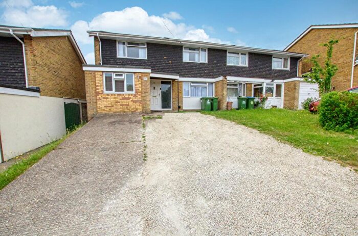 3 Bedroom Semi-Detached House For Sale In Roundhill Close, Southampton, SO18