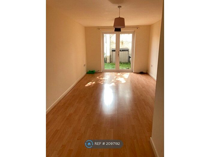 2 Bedroom Flat To Rent In Kidson Court, Portsmouth, PO2
