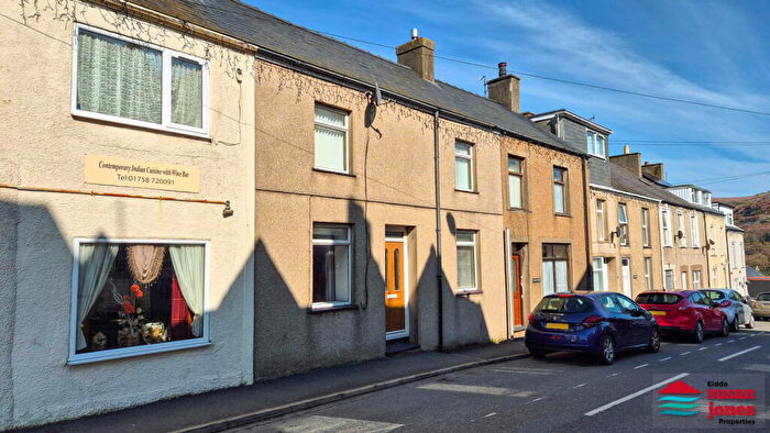 3 Bedroom Terraced House For Sale In Nefyn, Pwllheli, LL53