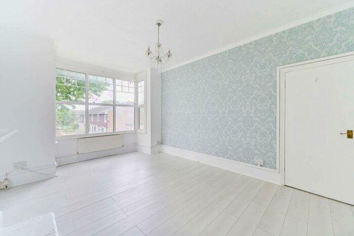 2 Bedroom Flat To Rent In St James Road, Sutton, SM1