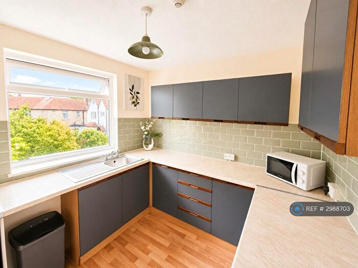 3 Bedroom Flat To Rent In Harvey Goodwin Avenue, Cambridge, CB4