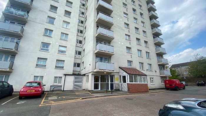 2 Bedroom Flat To Rent In Okement Drive, Wednesfield, Wolverhampton, WV11