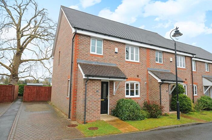 3 Bedroom End Of Terrace House To Rent In Bicknell Close, Guildford, Surrey, GU1