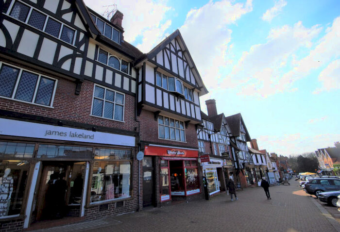 Apartment To Rent In High Street, Pinner, HA5