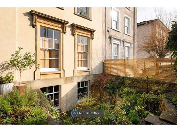 5 Bedroom Semi-Detached House To Rent In Victoria Walk, Bristol, BS6