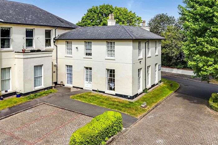 2 Bedroom Flat For Sale In The Cedars, Sherwood, Nottinghamshire, NG5