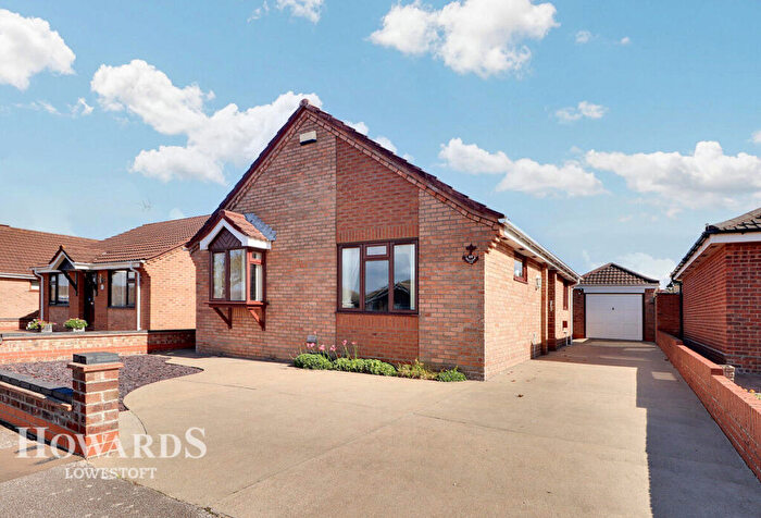2 Bedroom Detached Bungalow For Sale In Crestview Drive, Lowestoft, NR32