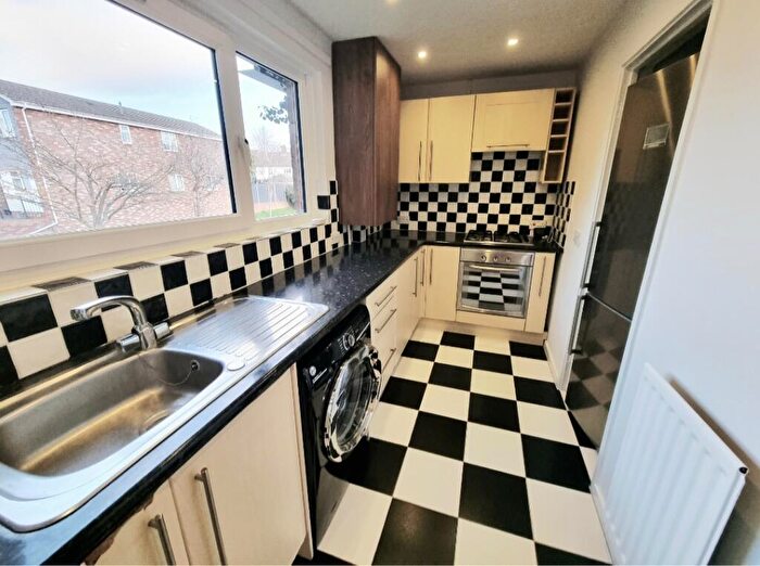 1 Bedroom Apartment To Rent In Tennyson Road, St Albans, AL2