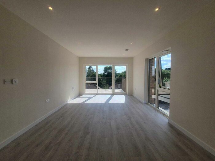 2 Bedroom Flat To Rent In Outstanding Bed Flat In, NW7