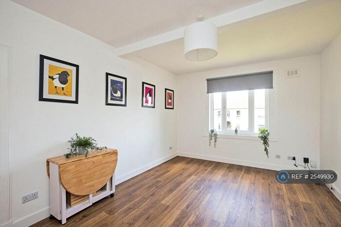 2 Bedroom Flat To Rent In Saughton Gardens, Edinburgh, EH12