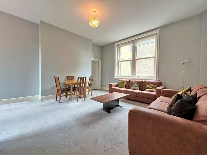 2 Bedroom Flat To Rent In The Hollies, Weetwood Lane, Weetwood, Leeds, LS16