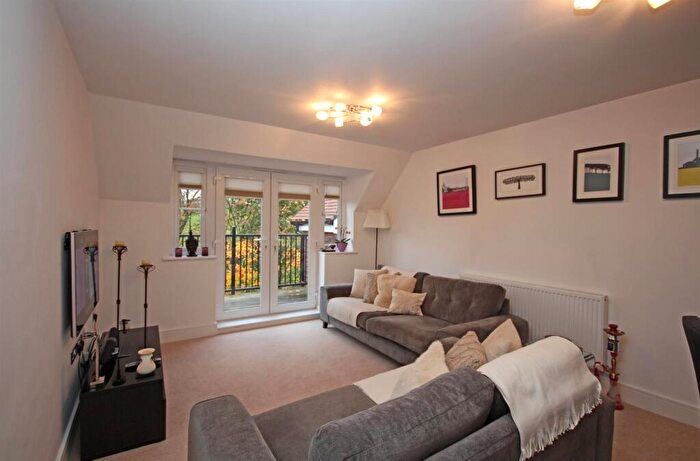 2 Bedroom Apartment To Rent In Waterhouse Lane, KT20