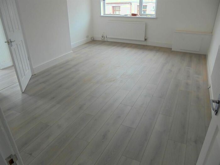 3 Bedroom Flat To Rent In High Street, Ogmore Vale, Bridgend, CF32