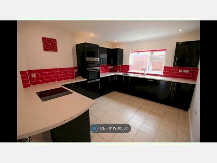 3 Bedroom Detached House To Rent In Valley Road, Norwich, NR5