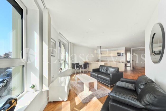 Flat To Rent In Queensland Road, Queensland Terrace, Islington, London, N7