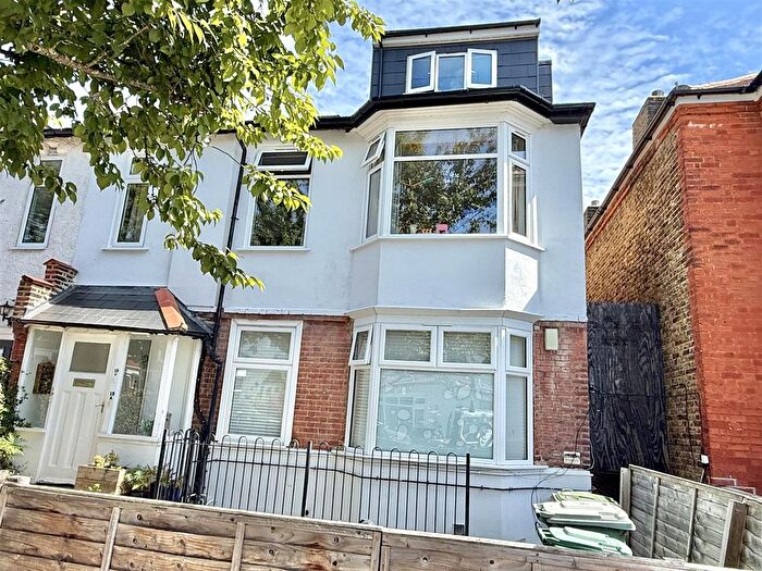 3 Bedroom Flat For Sale In Worbeck Road, London, SE20