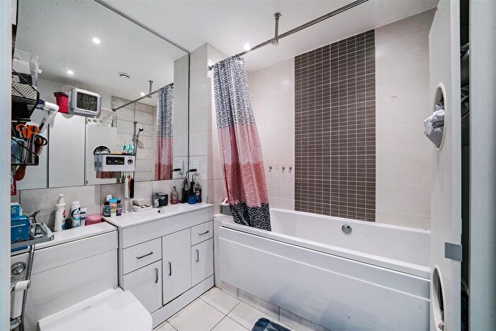 1 Bedroom Flat For Sale In Central Way, London, NW10