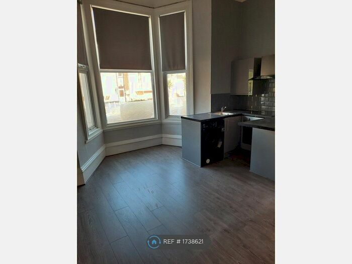 Studio To Rent In Ground Floor, London, N16