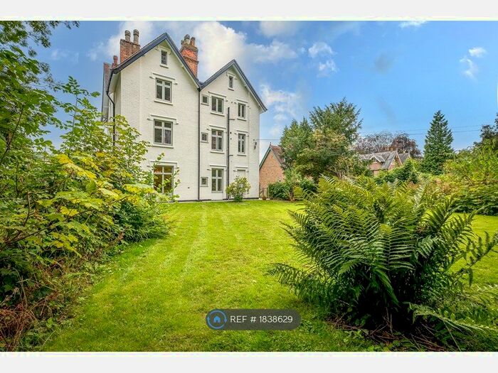 3 Bedroom Flat To Rent In Chatsworth House, Malvern, WR14