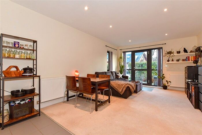 2 Bedroom Flat For Sale In Hornbeam Road, Reigate, Surrey, RH2