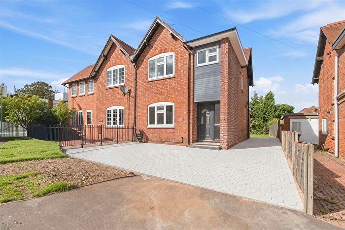 3 Bedroom Semi-Detached House To Rent In Hardwick Road, Sutton Coldfield, B74