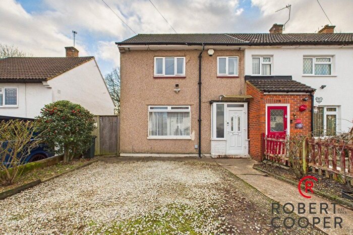 2 Bedroom End Terrace House For Sale In Muirfield Road, South Oxhey, WD19