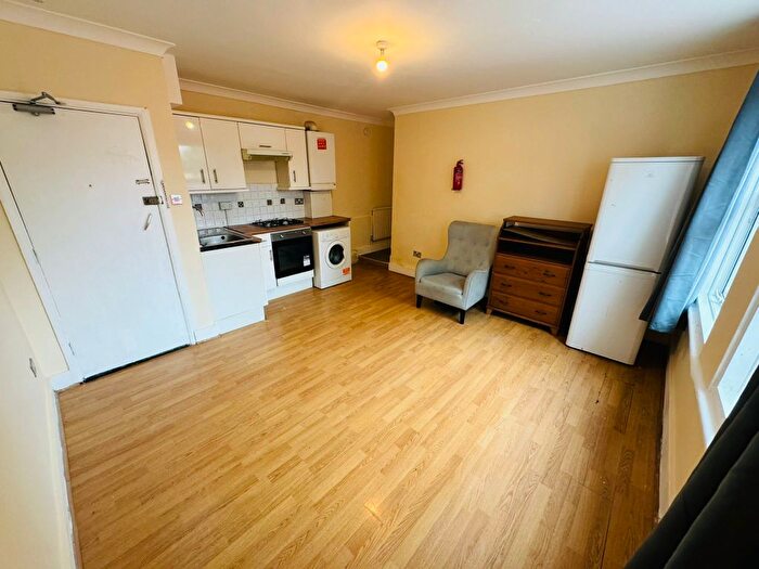 2 Bedroom Flat To Rent In Flat, Oaks Court, - Cann Hall Road, London, E11