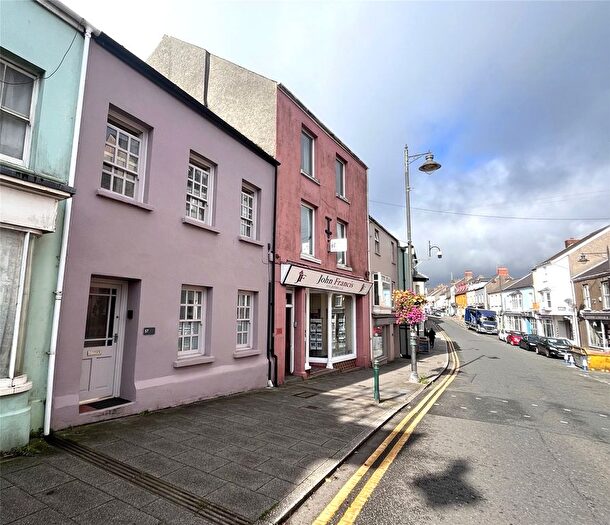 2 Bedroom Town House For Sale In Main Street, Pembroke, Pembrokeshire, SA71