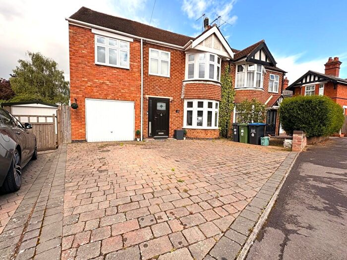 5 Bedroom Semi-Detached House For Sale In Barrow Road, Kenilworth, CV8