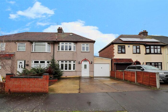 3 Bedroom Detached House To Rent In Inglewood Road, Bexleyheath, Kent, DA7