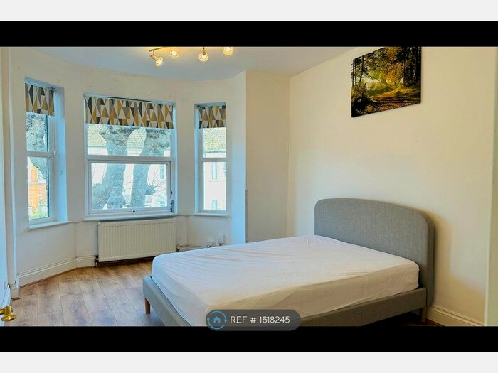 3 Bedroom Flat To Rent In Carlingford Road, London, N15