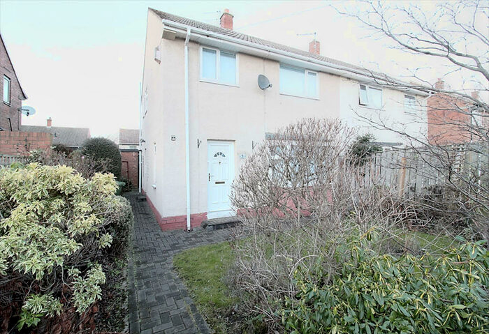 3 Bedroom Semi-Detached House To Rent In Warrenmor, Gateshead, NE1O