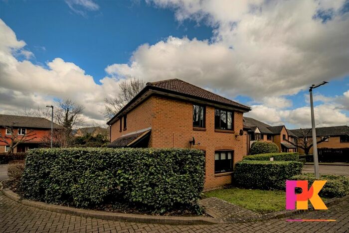 2 Bedroom Property To Rent In Stonefield Park, Maidenhead, SL6